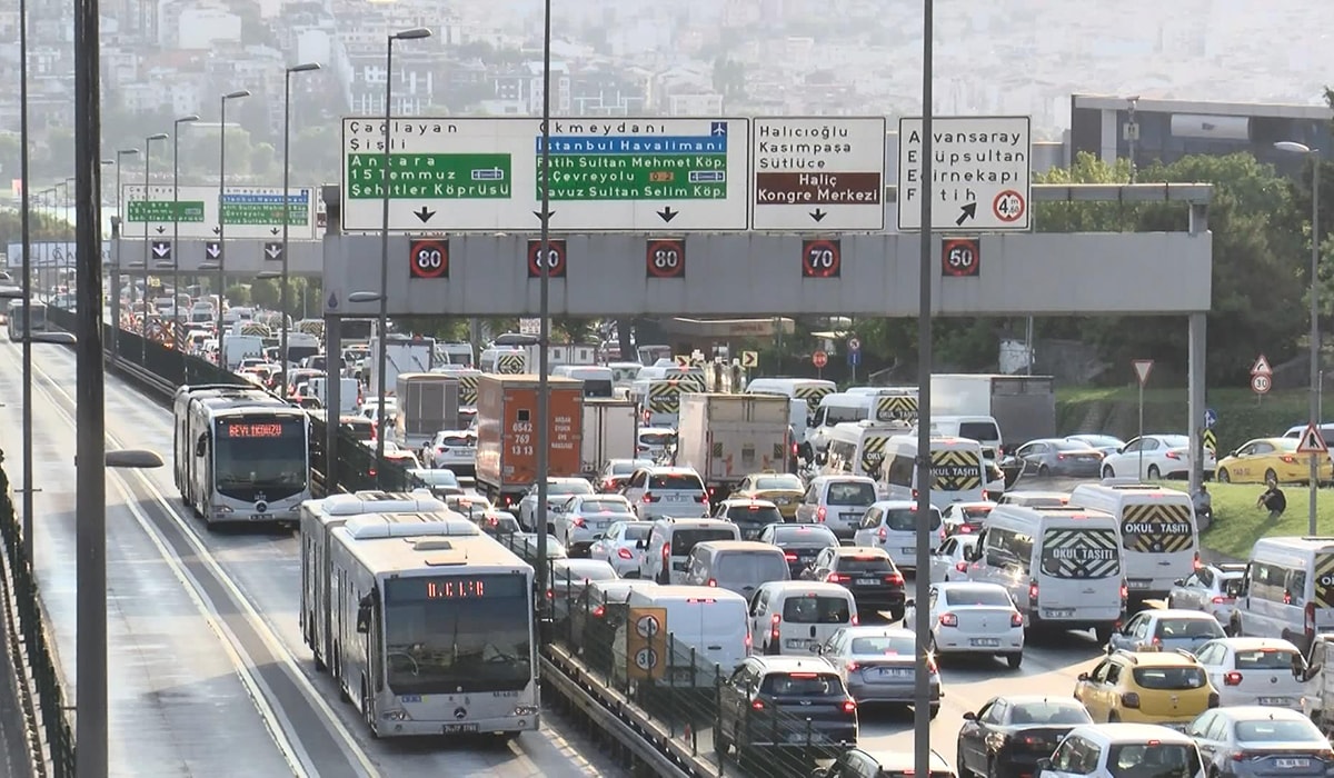 Haliç kapatıldı, trafik Bahçelievler'e kadar uzandı