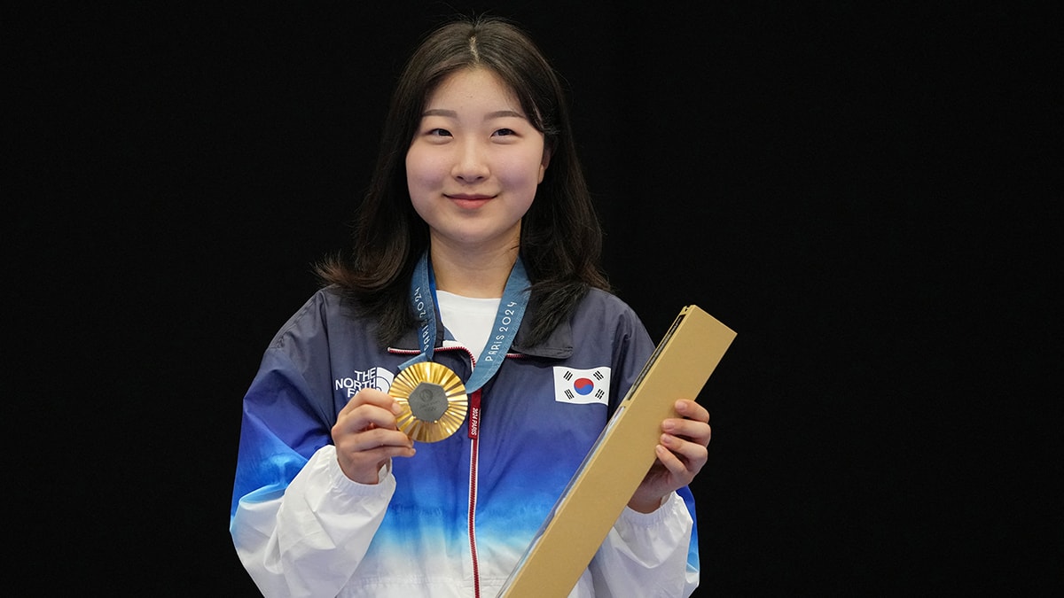 Paris 2024 Olimpiyatları: 16 Yaşındaki Hyojin Ban, 10 metre havalı tüfekte altın madalya kazandı