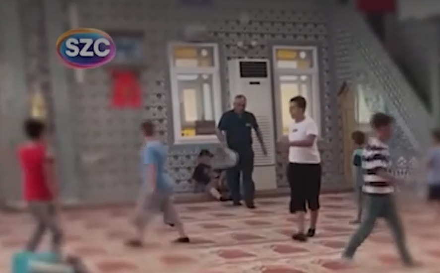 Allah'ın evinde çocuğa şiddet