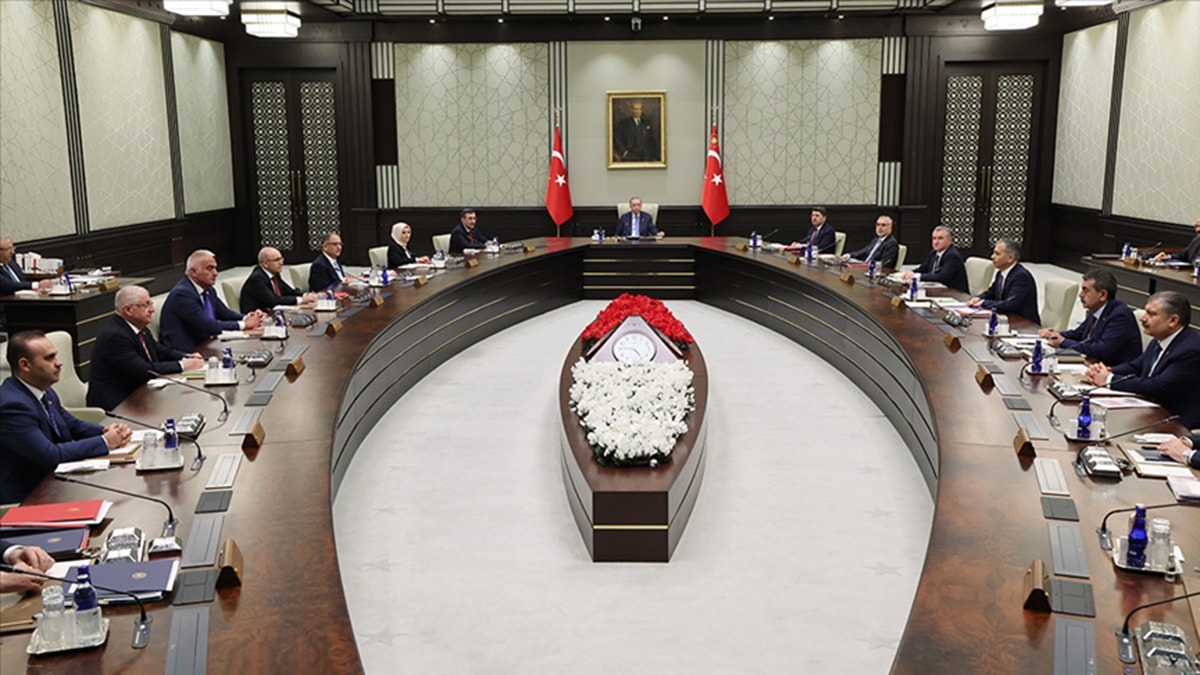 Fahrettin Koca ve Mehmet Özhaseki görevden alındı! Karar Resmi Gazete'de