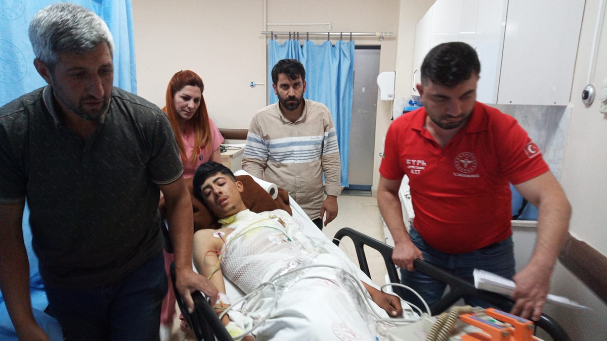 Koyun otlatan 2 kardeşin üzerine yıldırım düştü