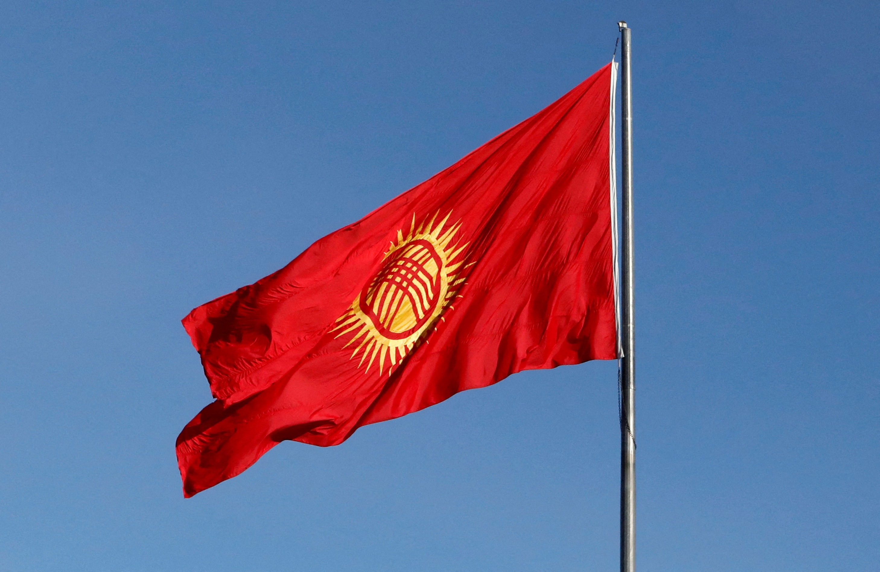 Kırgızistan'da darbe girişimi: Meclis üyesi gözaltına alındı