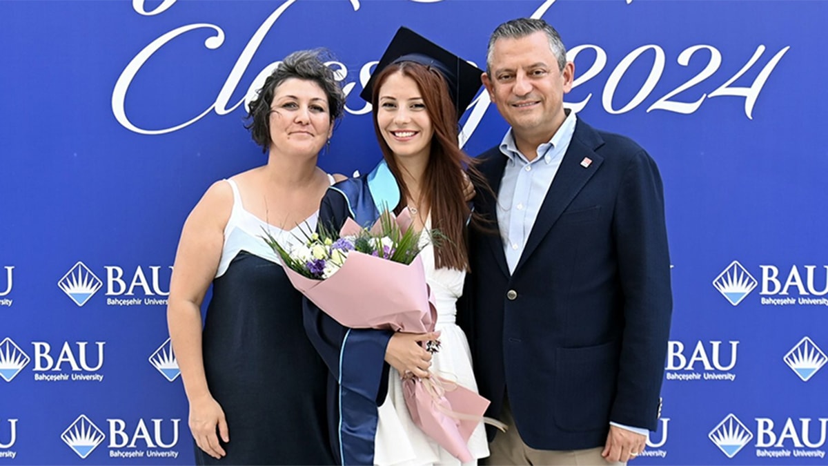 Özgür Özel, kızının diploma törenine katıldı