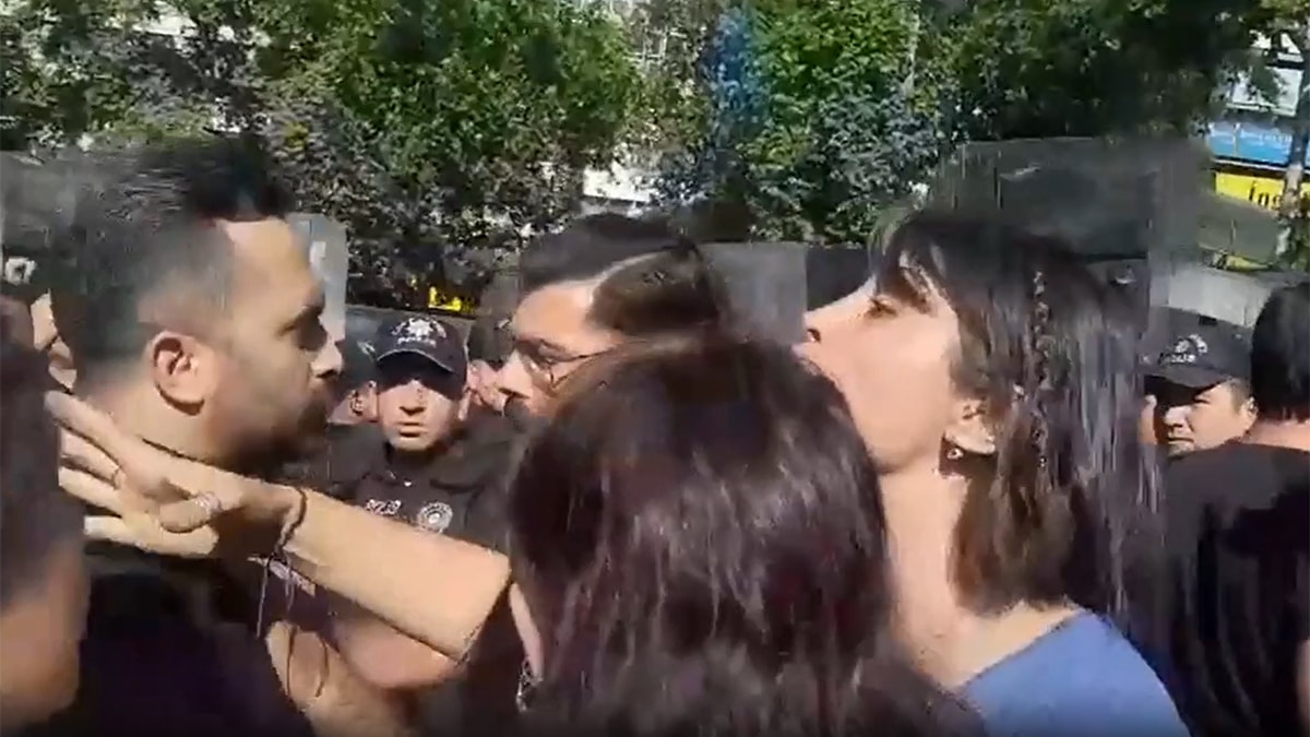 Eylem yapan 25 öğretmen gözaltına alındı