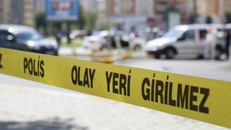 Yüksek ses uyarısı yapan emekli polisi dövüp bıçakladılar