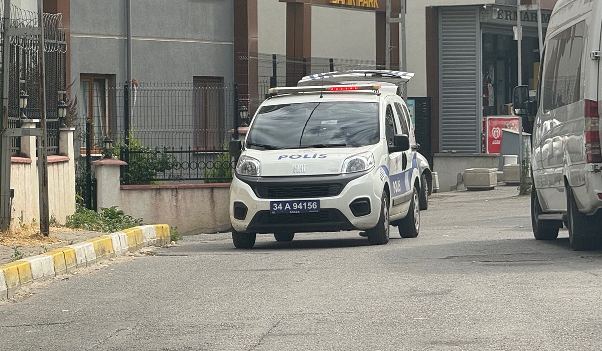 Boşanma aşamasındaki eşini sokak ortasında öldürdü