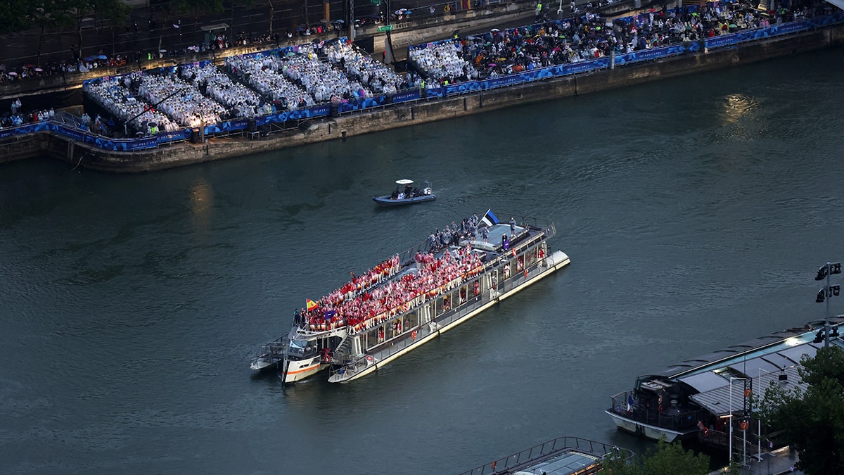 Paris 2024'te su kirliliği krizi: Sen Nehri'nde açık su yüzme antrenmanı iptal edildi
