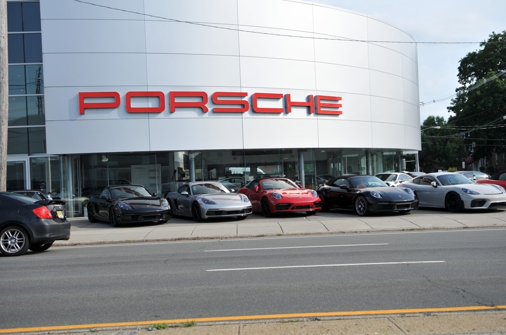 Bakanlık lüks arabaların peşine düştü: Gelir bildirmeyen incelemeye alındı