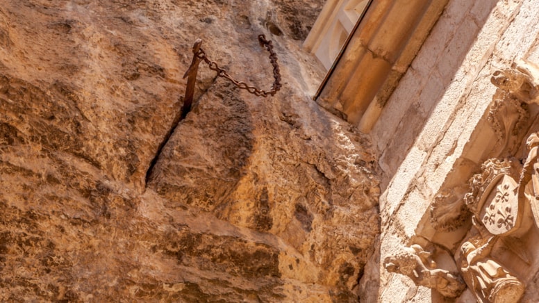 1300 yıllık efsanevi kılıç kayboldu