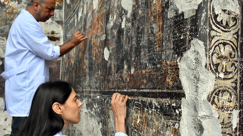 Sümela Manastırı'nda tahrip edilen freskler restore ediliyor