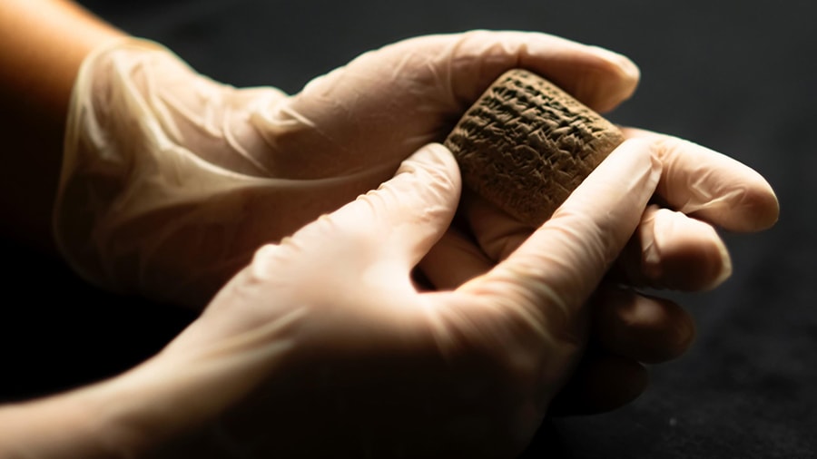 Bakan Ersoy: Hatay'da önemli bir tablet bulundu