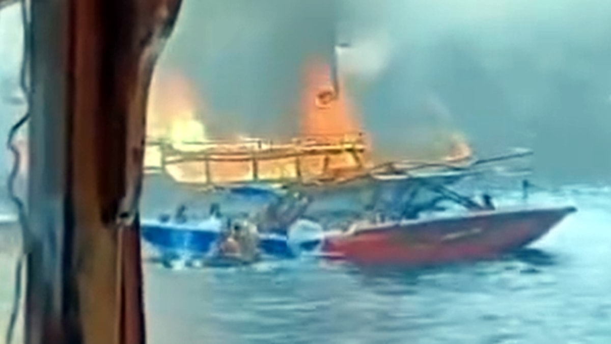 Tur teknesinde can pazarı: 4 kişi hastaneye kaldırıldı