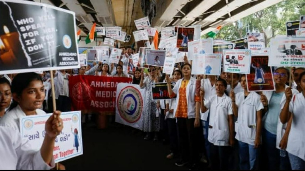 Hindistan'da tecavüze uğrayıp öldürülen doktor için "sessiz yürüyüş"
