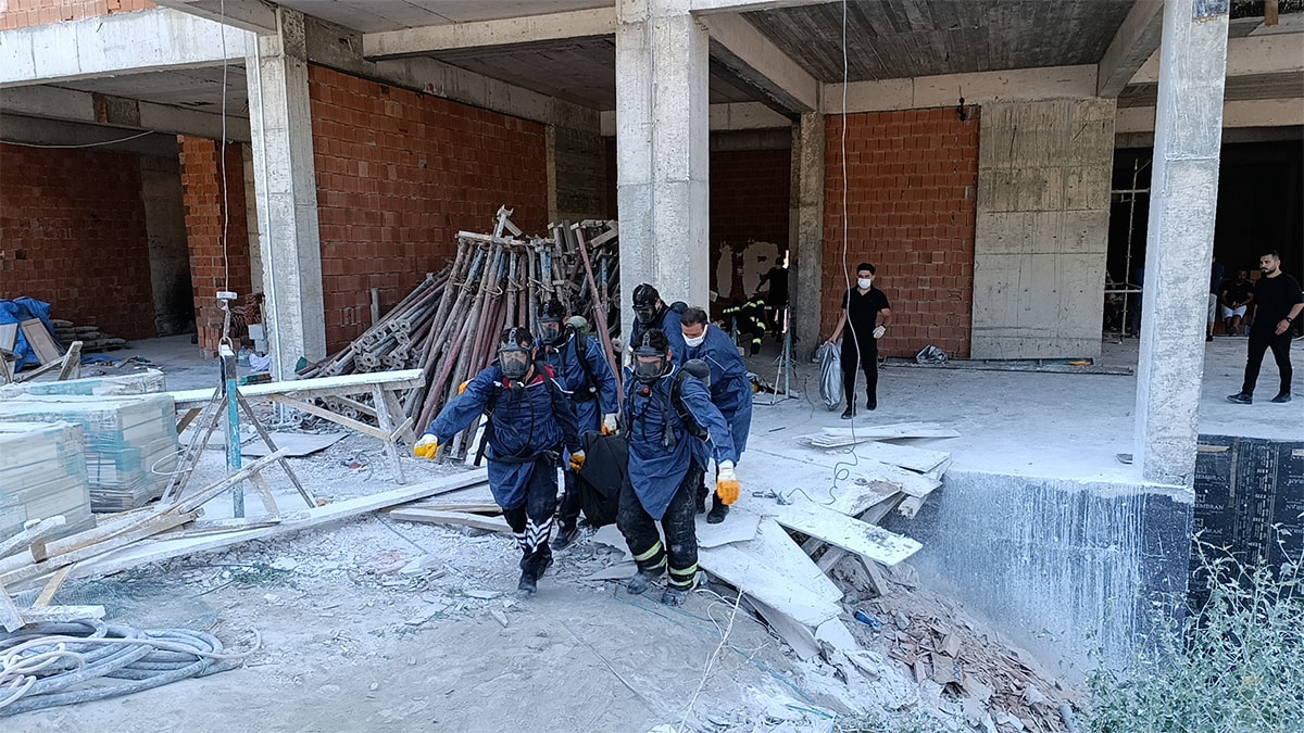 Havalandırma boşluğundan ceset çıktı