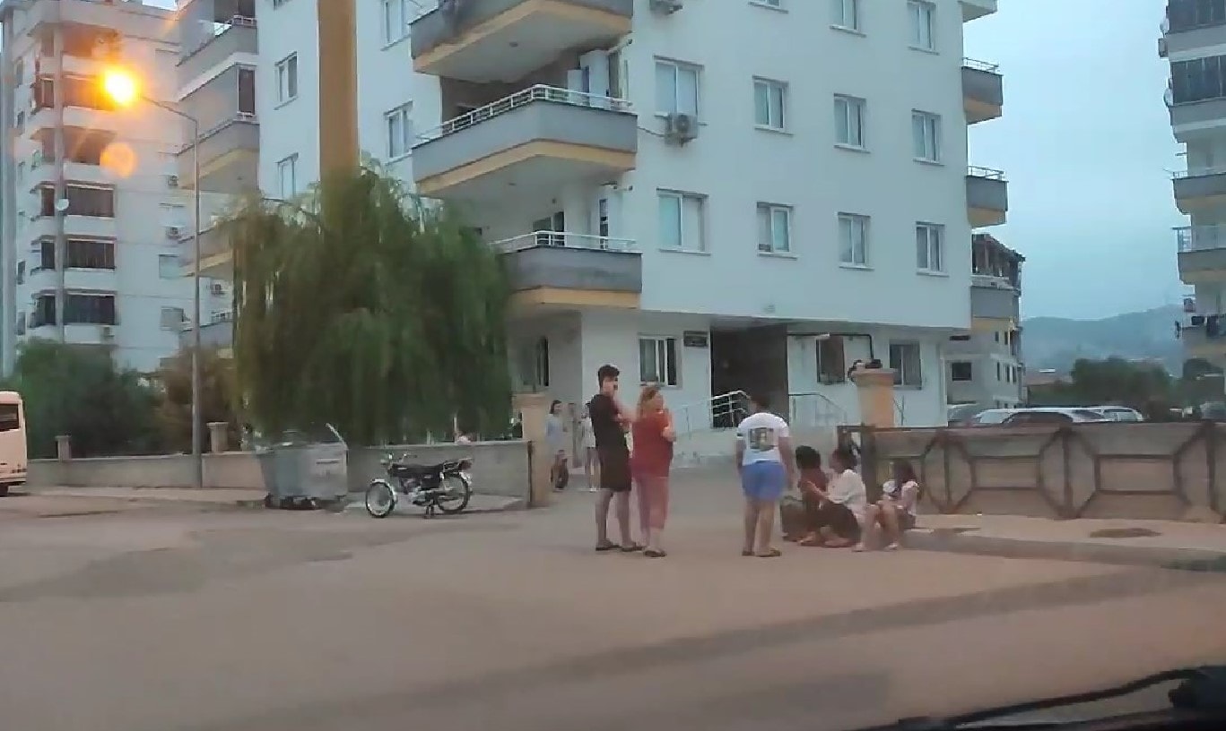 Adana Kozan'da üst üste 3 deprem... Çatlaklar oluştu