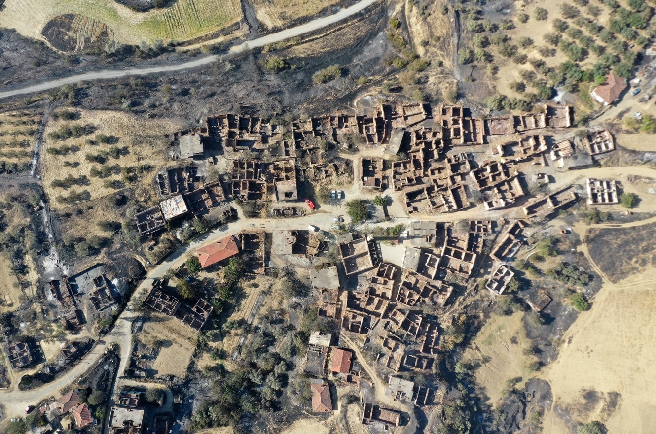 Yangınlar bölgeyi vurdu... Karayakuplu tamamen kül oldu