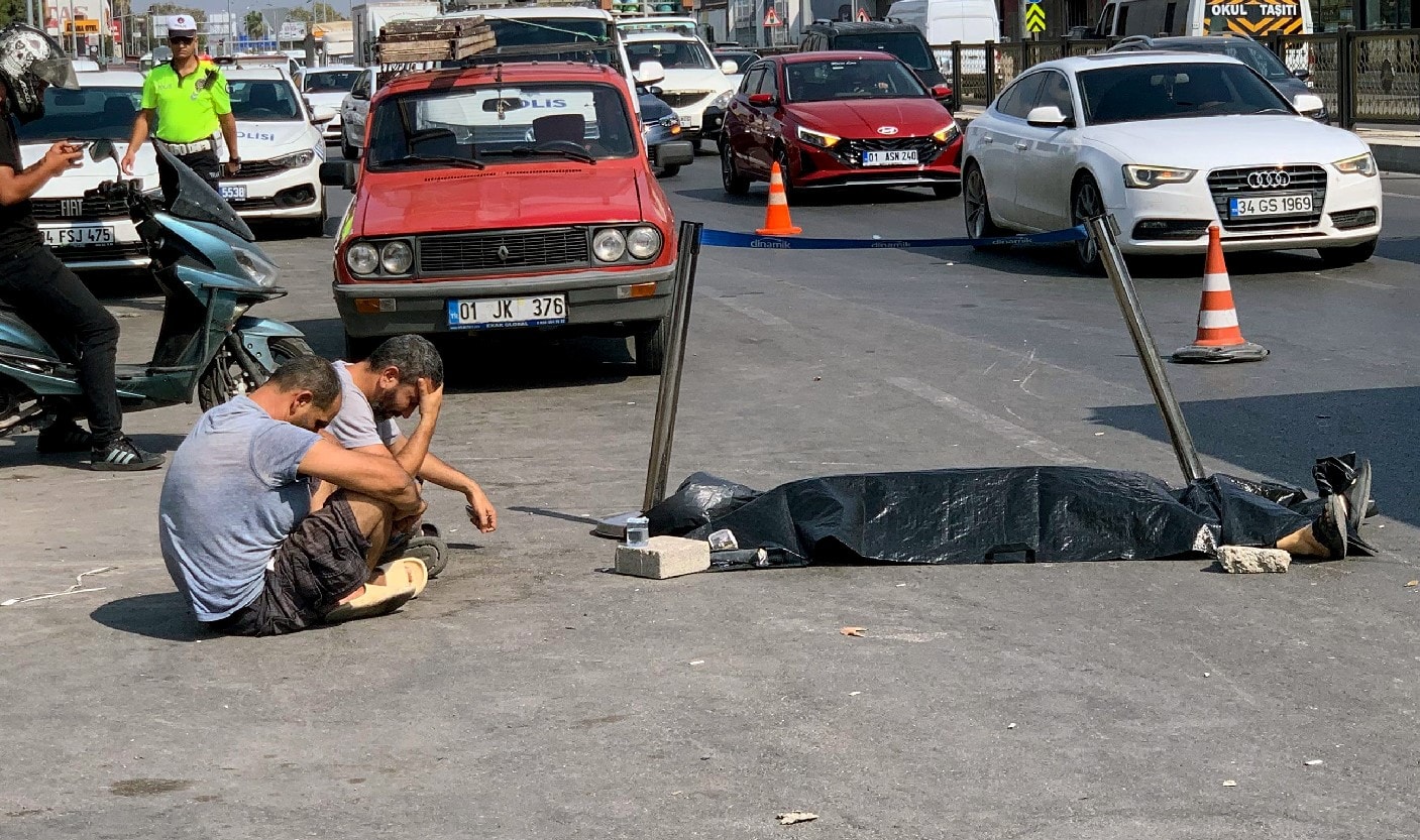 Acının fotoğrafı... Kazada asfalt zemine çarparak can verdi