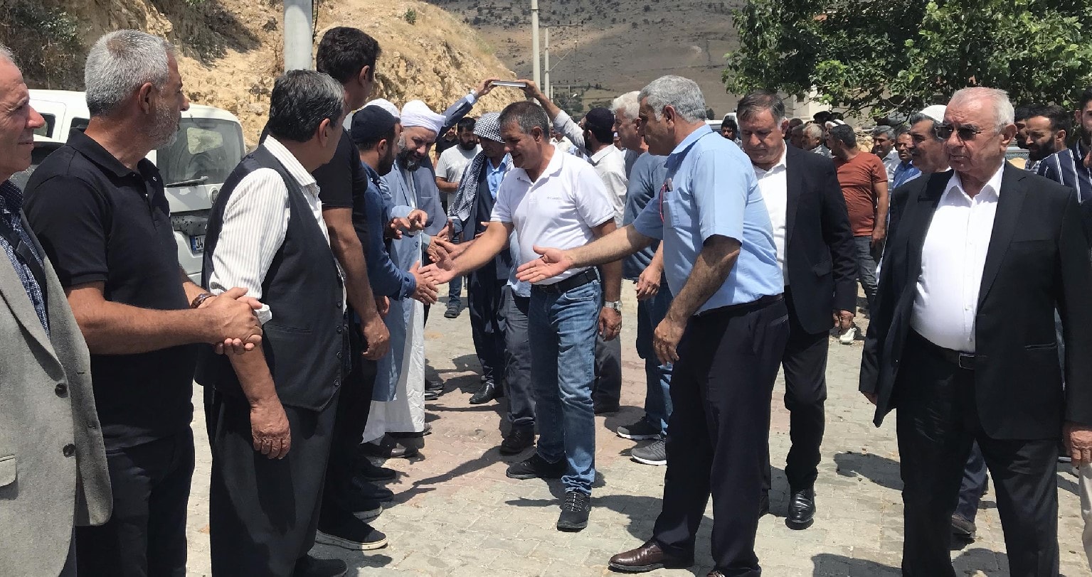 4 kişi öldürüldü, aileler törenle barıştı