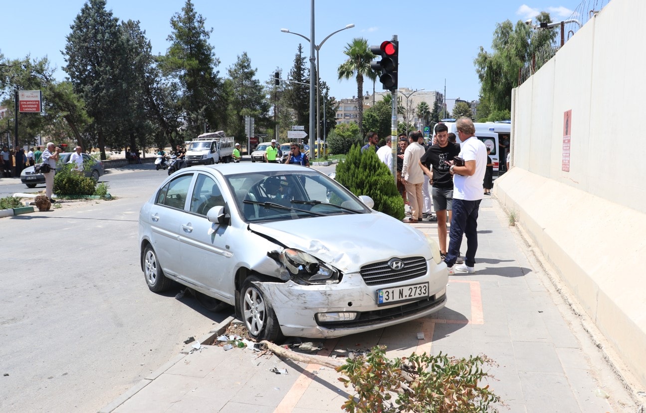 Sürücüsüz at arabası ortalığı karıştırdı