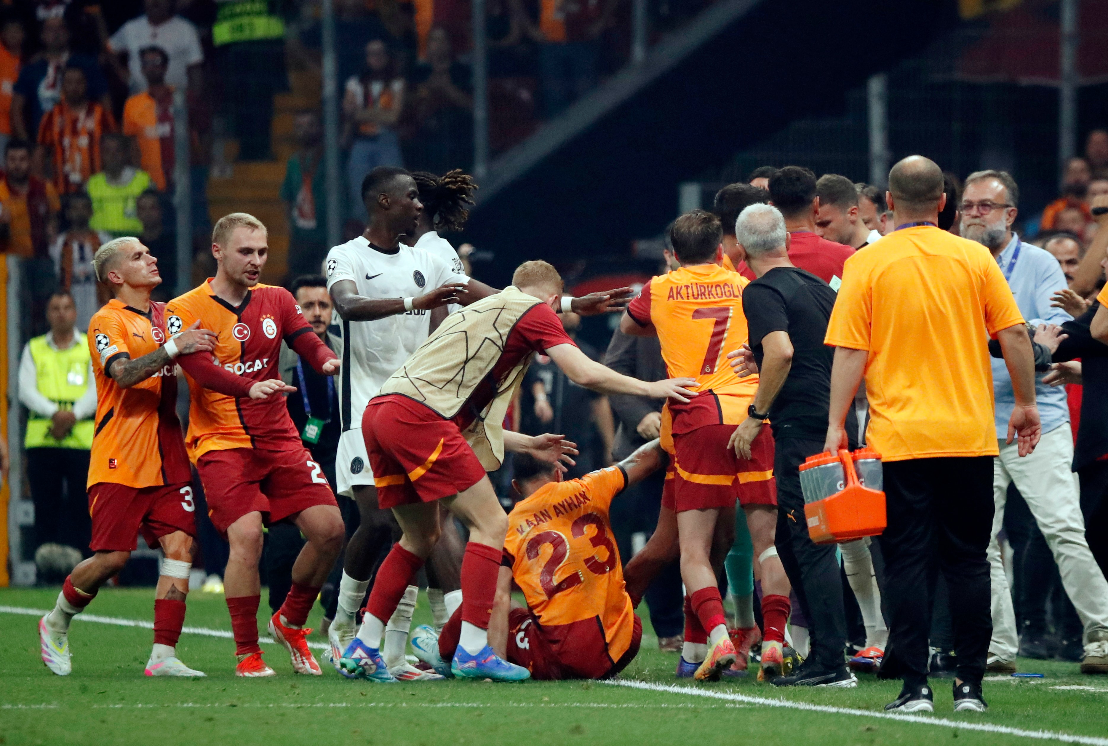 Galatasaray-Young Boys maçında ortalık karıştı