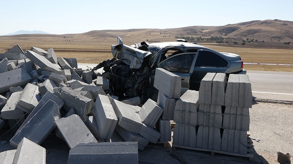 Feci kaza: Karı-koca öldü, çocukları yaralı