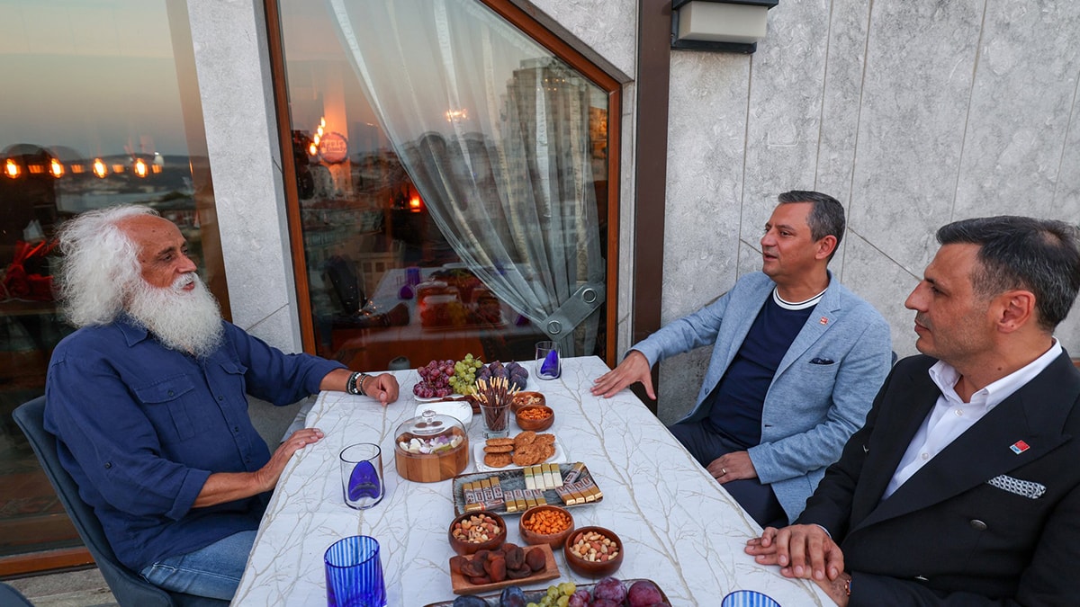 Özel’den Suavi’ye ziyaret