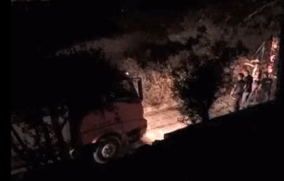 Otluk alanda yangın çıkarmaya çalışan şüpheli kamerada