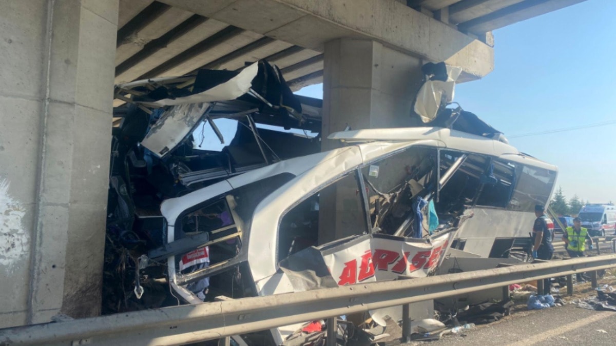 Otobüs ikiye ayrılmıştı, 9 kişiye mezar olmuştu: Kazaya ilgili ön rapor çıktı