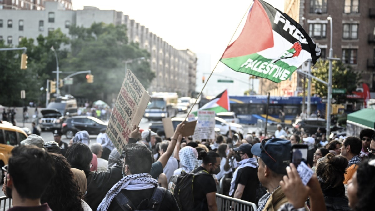 Kamala Harris'in bağış etkinliğinde Filistin destekçisi aktivistler eylem yaptı