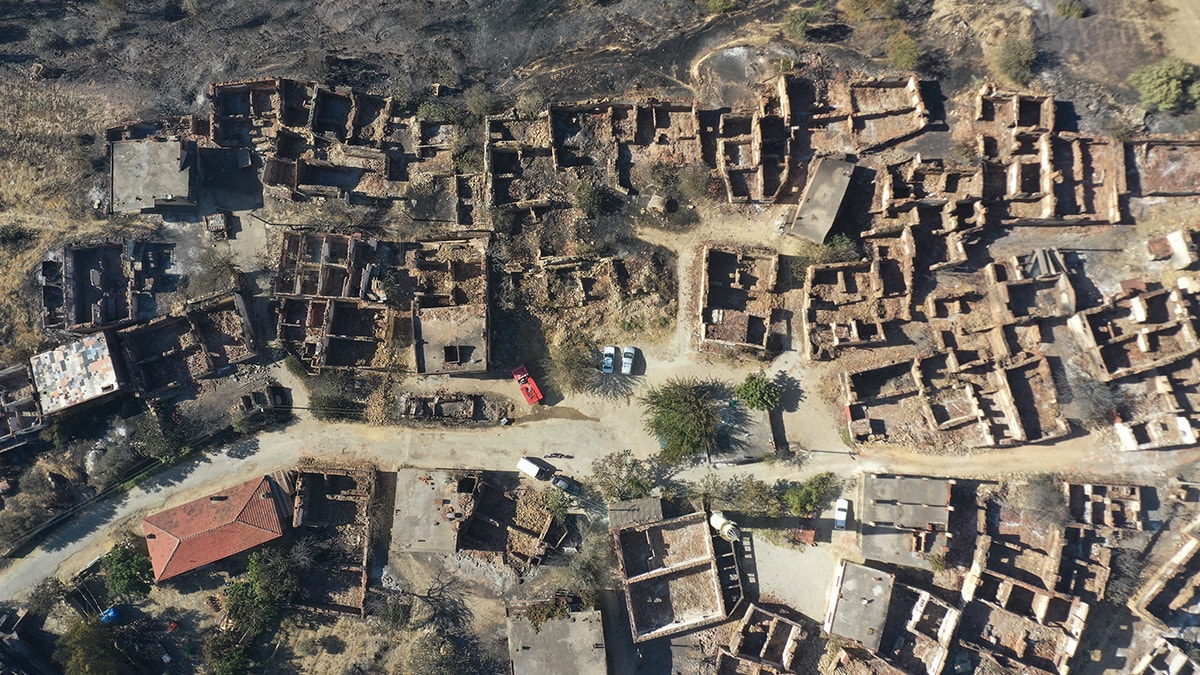 Yangın söndürülemedi, mahalleler yok oldu