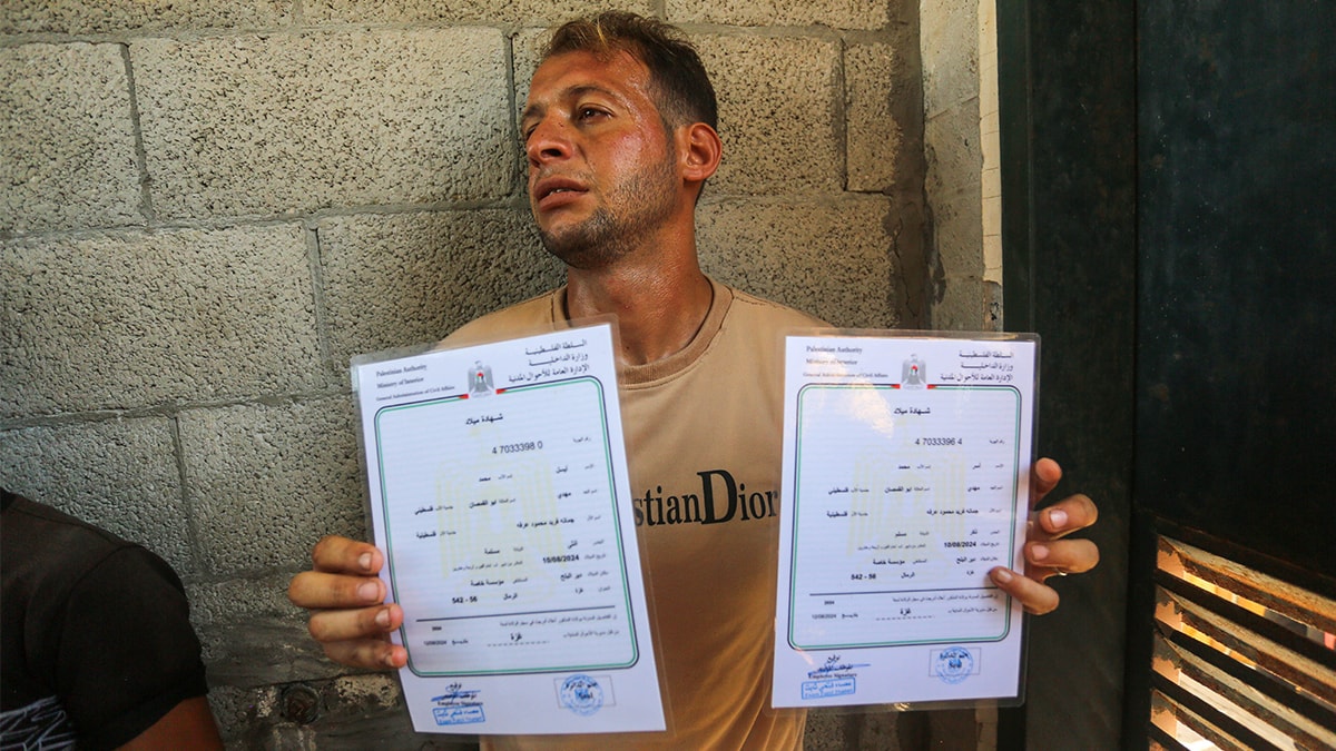 İkizlerine doğum belgesi almak için evden çıkmıştı… Ailesi katledildi