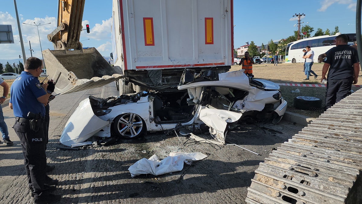 Ölü ve yaralılar vardı... Korkunç kaza kamerada