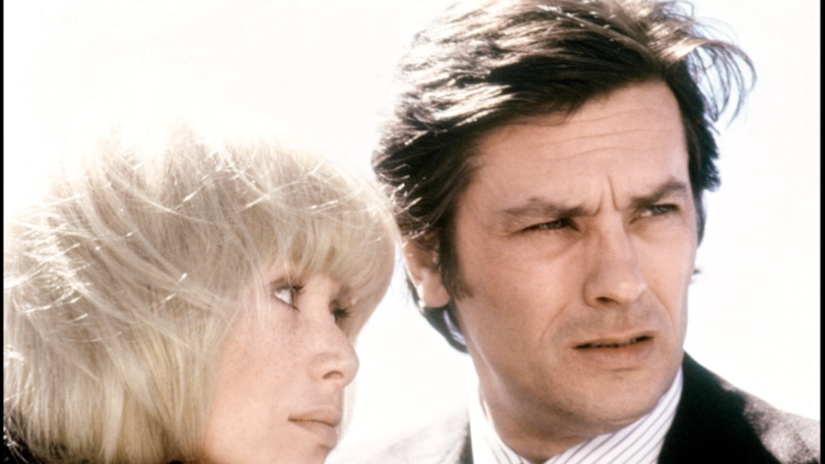 Ünlü oyuncu Alain Delon yaşamını yitirdi