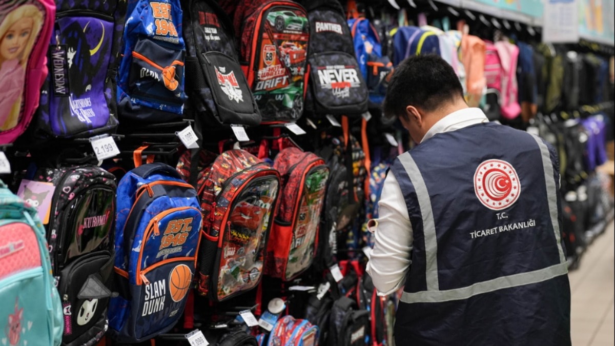 Okul çantasının içinde üç bin lira var!
