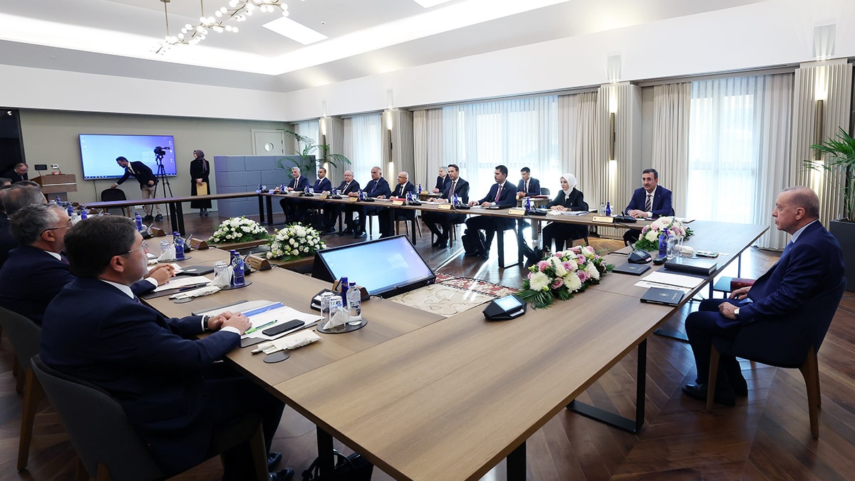 Kabine ‘Kışlık Saray’da toplandı