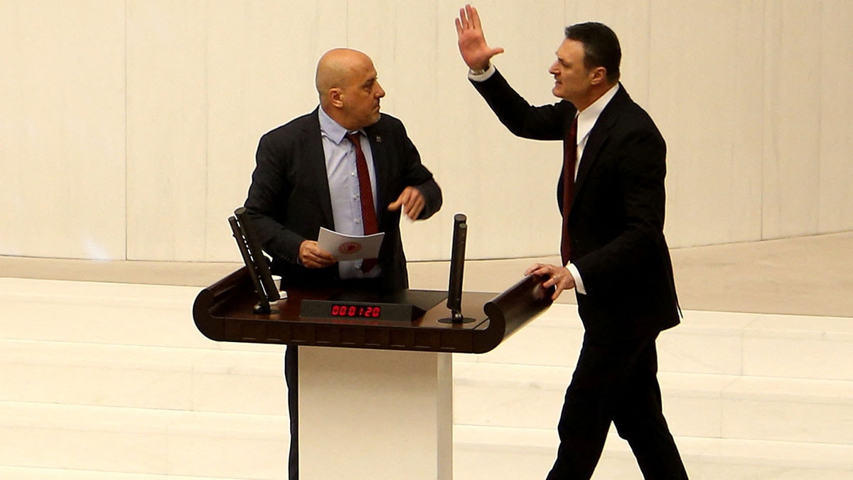 AKP'li isimden Alpay Özalan'a şiddet övgüsü: Gereğini yaptı kral