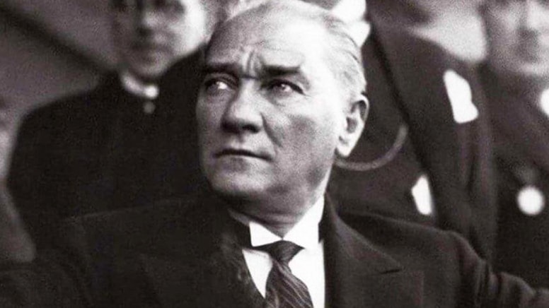 Ünlülerden 30 Ağustos mesajları