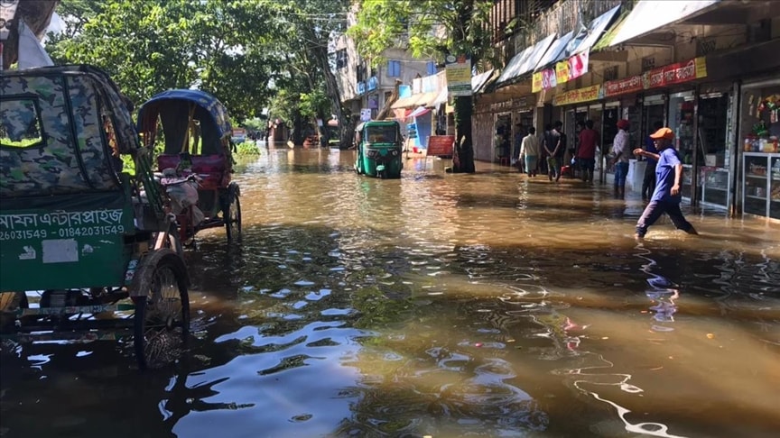 Sel felaketinde 1,5 milyon kişi mahsur kaldı