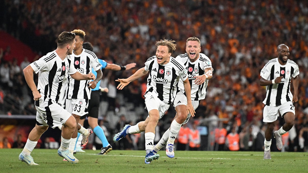 Beşiktaş, 18. TFF Süper Kupa zaferini Galatasaray'ı 5-0 yenerek kazandı