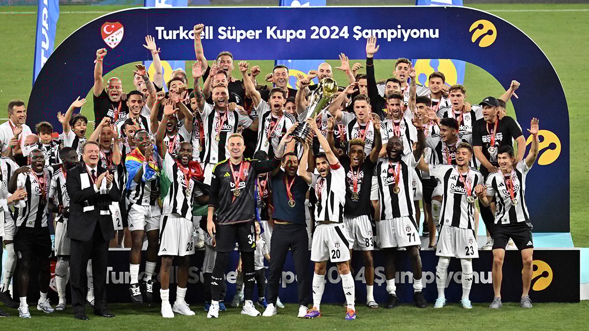 Süper Kupa Galatasaray'ı farklı yenen Beşiktaş'ın