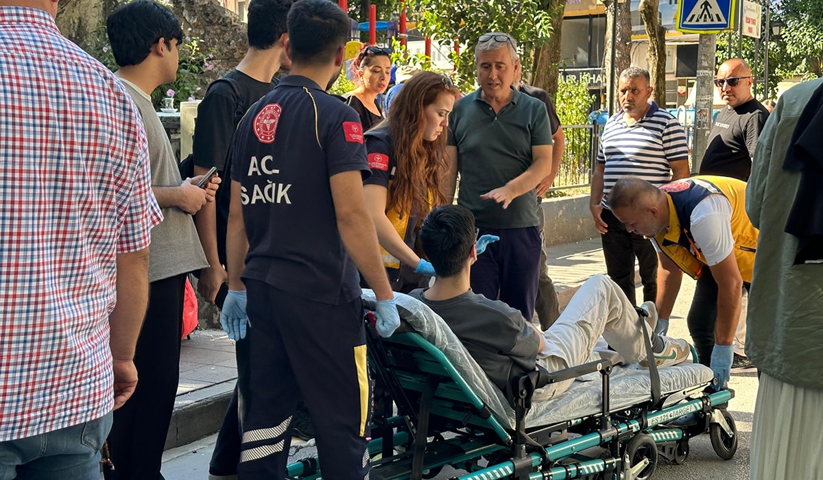 Yarım saatte 4 kişiyi bıçaklayıp kayıplara karıştı