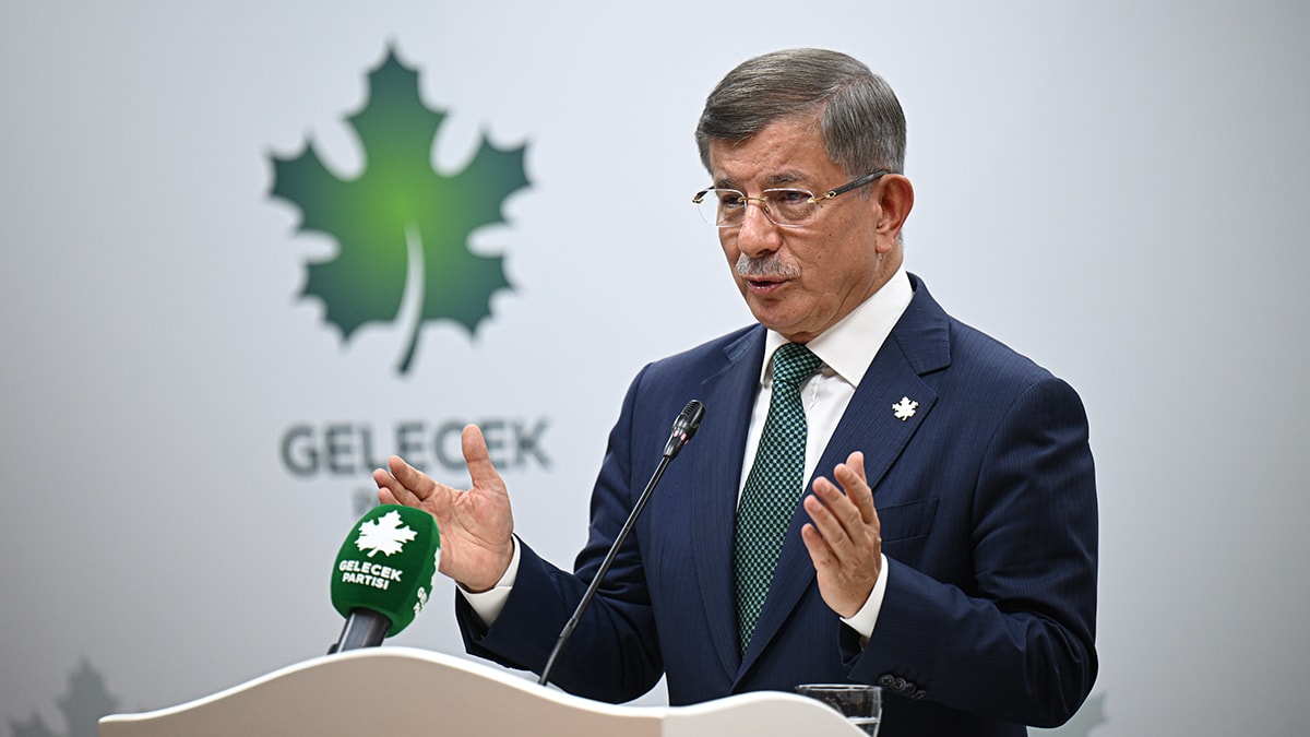 Davutoğlu: İnsanda biraz utanma hissi olur