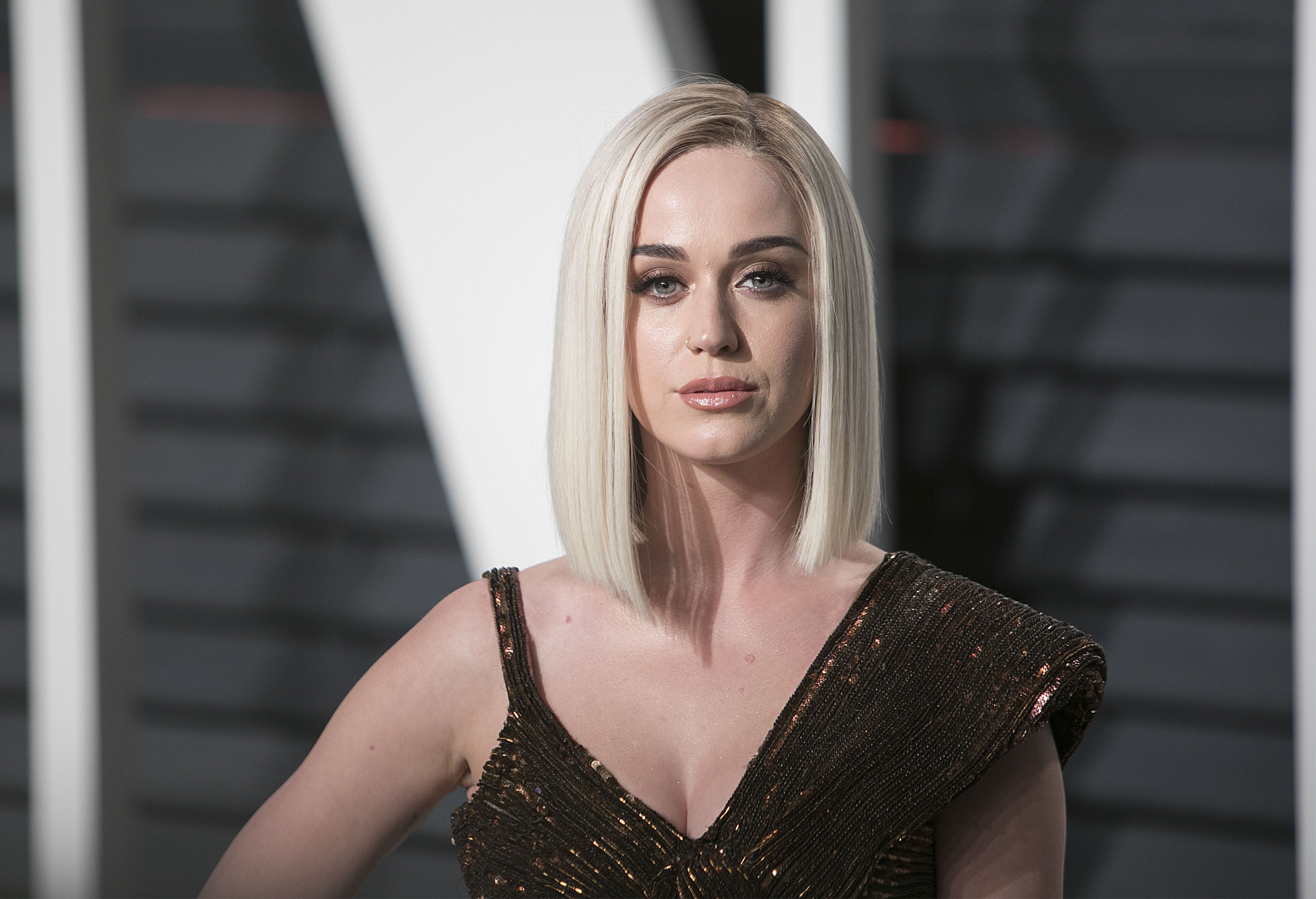 Ünlü şarkıcıya soruşturma şoku... İzinsiz çekim yaptı