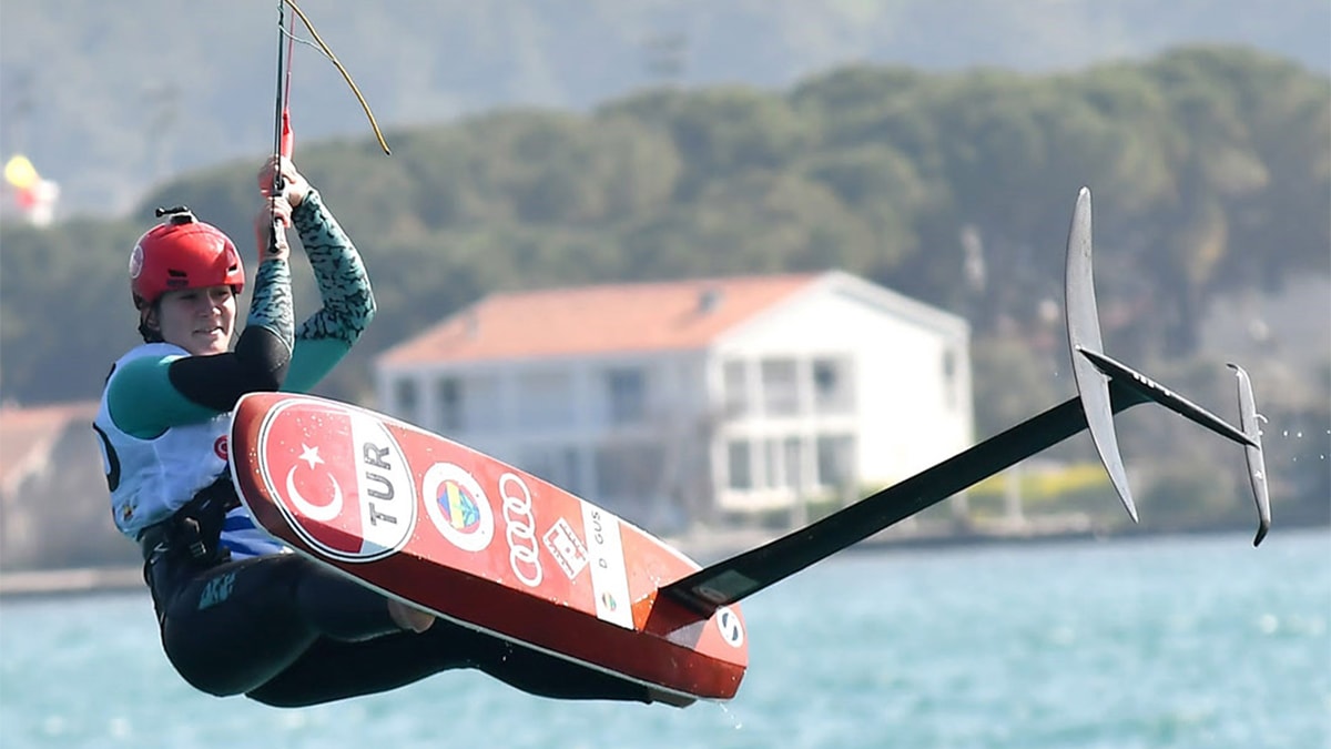 Derin Atakan, Paris 2024'te Formula Kite yarışlarında 17. sırada