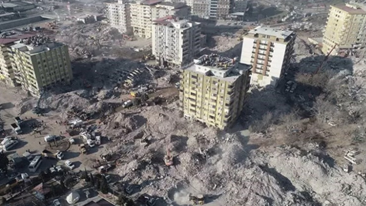 Ebrar Sitesi ailelerinden Murat Kurum'a tepki