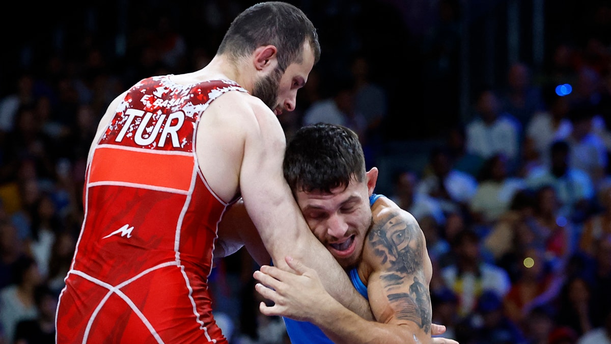 Enes Başar, Paris 2024'te çeyrek final şansını kaybetti: Razvan Arnaut'a 4-2 yenildi