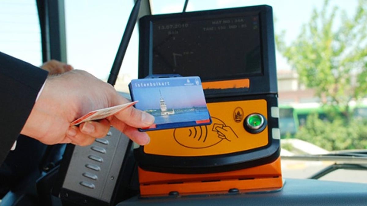 İstanbulkart öğrenci akbilinde 30 yaş ve üstüne indirim kısıtlaması! İstanbul İETT Toplu taşıma fiyatları ile 30 yaş üstü öğrenci akbili ne kadar oldu?