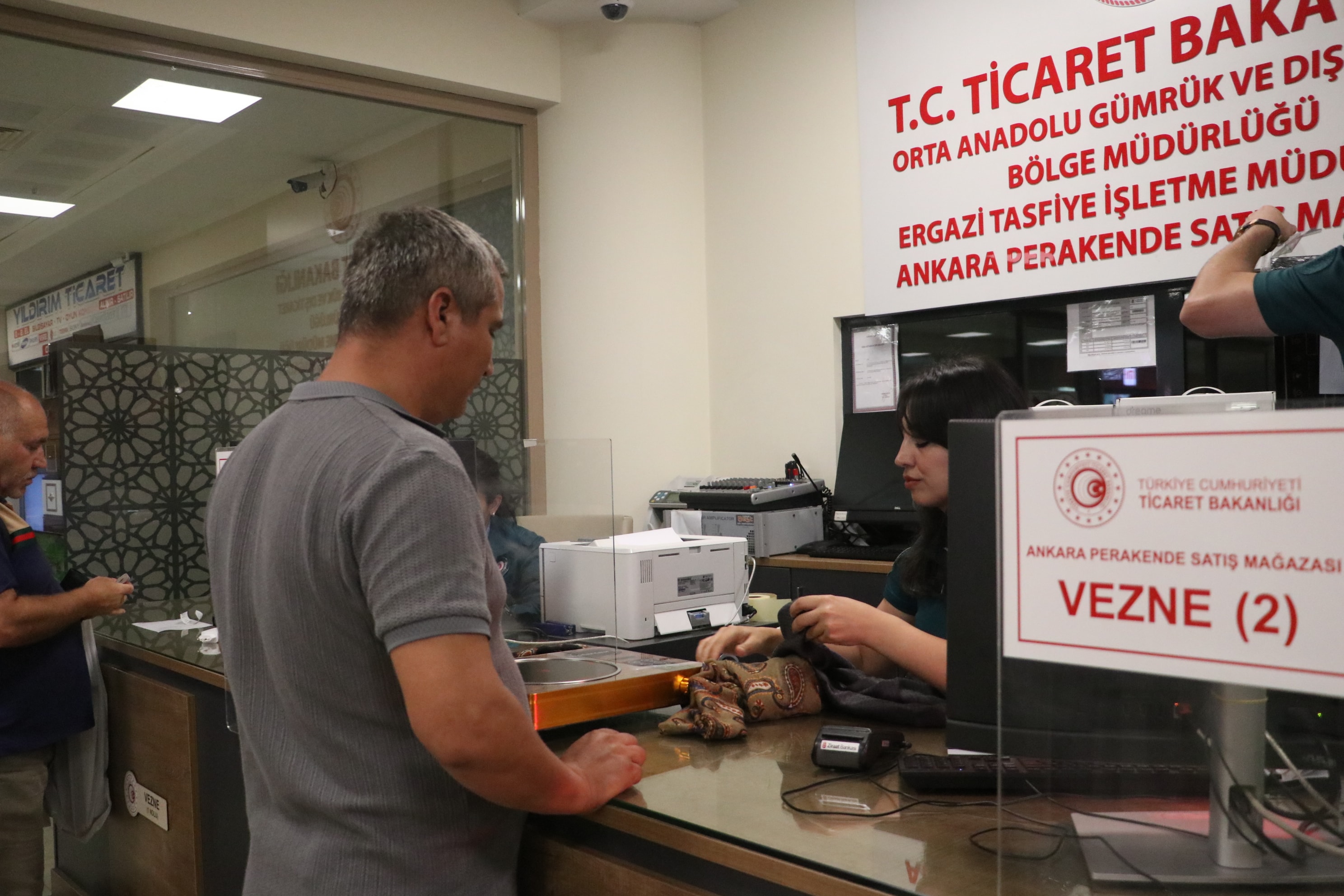 Gümrüklerden 2,3 milyar liralık eşya satıldı