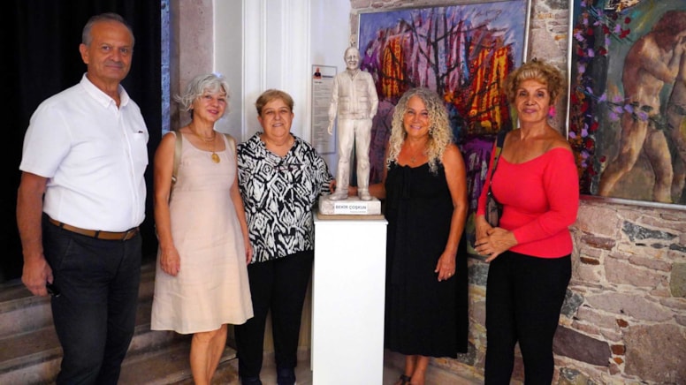 Bekir Coşkun’un heykeli, adına açılan kütüphaneye konuldu