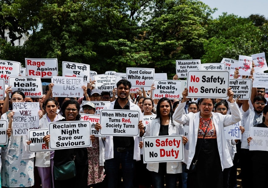 Hindistan'da tecavüz skandalı sonrası halk sokakta